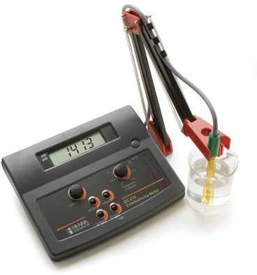 Стационарный многофункциональный кондуктометр EC 215, HANNA Instruments